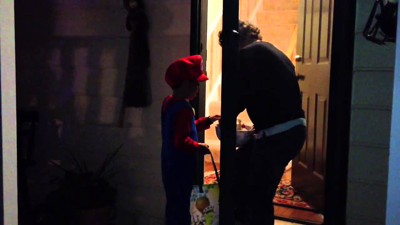 Logan & Marisol trickortreat YouTube