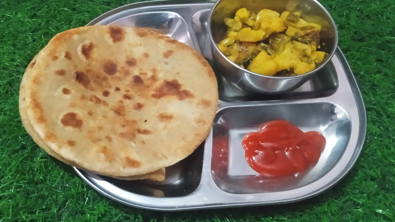 Gobhi ke fule fule  aur chatpate parathe banaye,