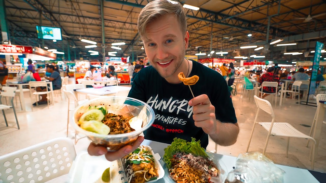 Legendary STREET FOOD in KORAT / The Biggest Market / Thailand Isan Tour