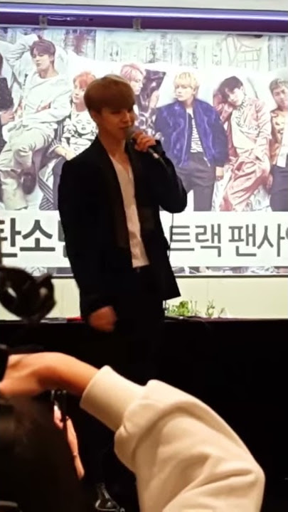 161104 [Yongsan Fansign] Jimin grab V's wrist