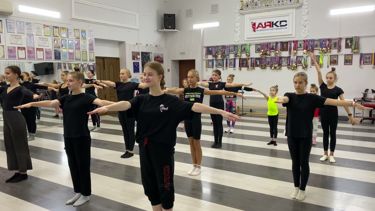 Тренировочная связка на положение рук и кистей в джазовом танце