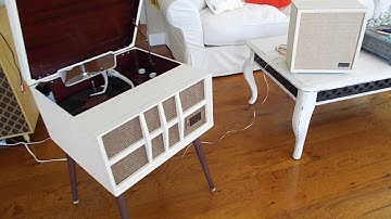 Zenith stereo record player playing a 78 RPM record.