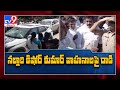 Stones pelted at vehicles of ex-CM Nallari’s brother and TDP leaders