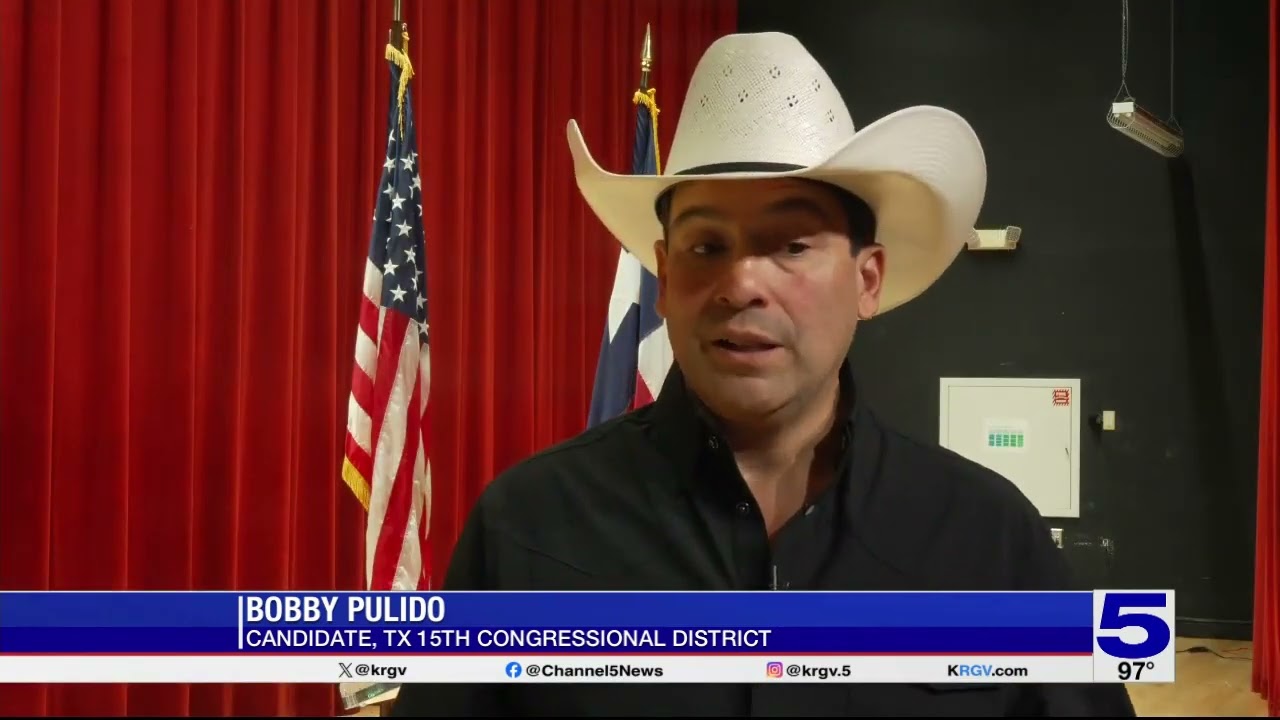 Кандидат в Конгресс Бобби Пуллидо выступает на мероприятии UTRGV