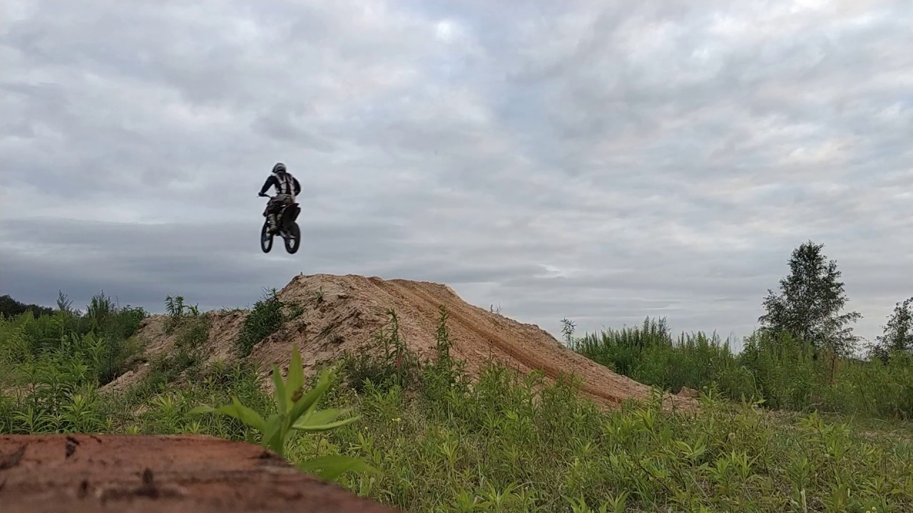 Ławka, skok na 4 biegu. KTM SXF 250