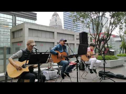 20200426 艾克樂團 - 查查、Tako、丁丁 - 傳奇 ( 原唱 : 李健 ) - 台北信義大遠百 A13