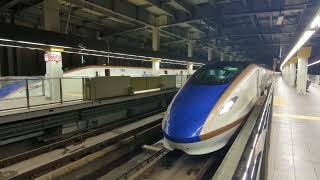 2025年10月26日(JR西日本)北陸新幹線金沢(駅)下り金沢着各到着→停車11番のりばW7系W23編成運行38Eつるぎ38号金沢着 13番のりばE7系F45編成運行571Eはくたか571号