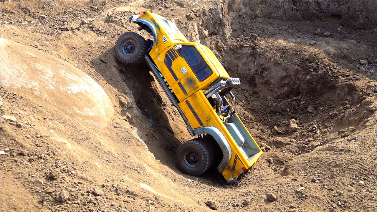 FUNNY DUALLY TRUCK DRIVES OFF A CLIFF & GETS STUCK in PIT! RC MODEL | RC ADVENTURES