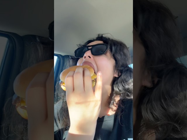WENDYS ASMR | eating cheeseburger chewing sounds #asmr #cheesburger