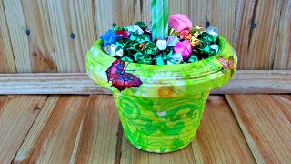 That’s Why I Don’t Throw Away Magazines and Newspapers. Handmade Flower Pot. Recycle DIY Crafts
Dont throw away old magazines and newspapers and make a cute flower pot any size and form you want. Roll paper tubes and create nice crafts. Its easy to make different shapes from one circle. Color or make decoupage on it with paper napkins. That’s Why I Don’t Throw Away Magazines and Newspapers. Handmade Flower Pot. Recycle DIY Crafts