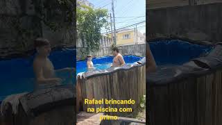 Rafael Brincando Na Piscina Com Primo.