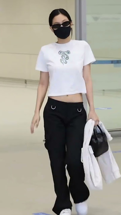 Arriving at airport 😈 #jennie #blackpink #shorts