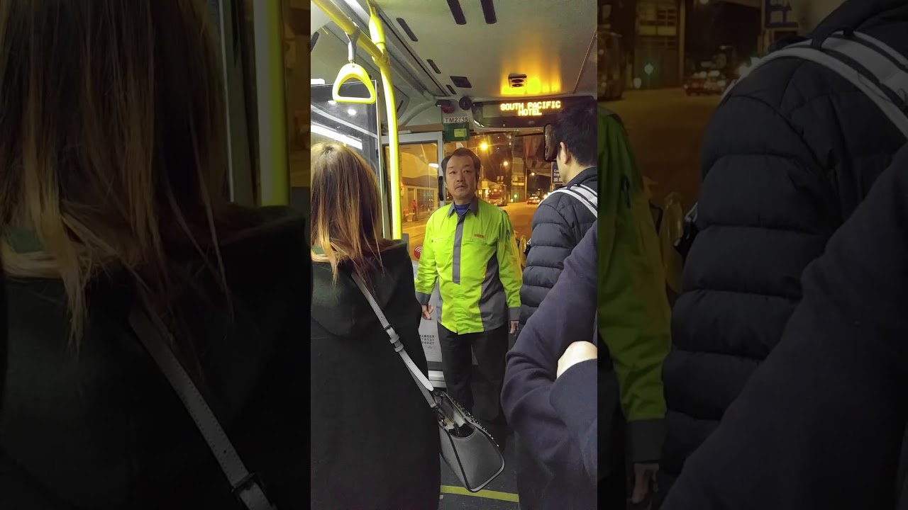 九巴車長危險駕駛N122紅遂撞石壆撞壞車