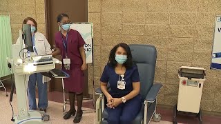 Newark ER nurse gets NJ's very first COVID-19 vaccination
