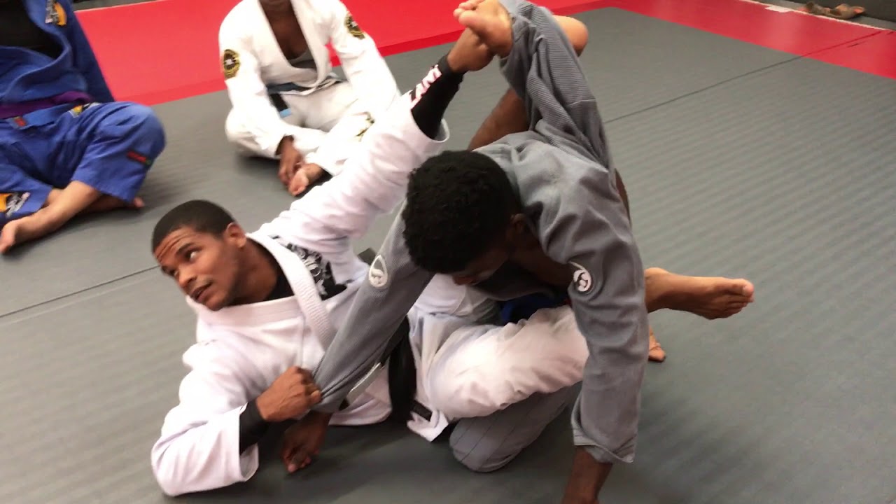 Ataide Rafael - Triangle Choke Setup with Lapel from Closed Guard - YouTube