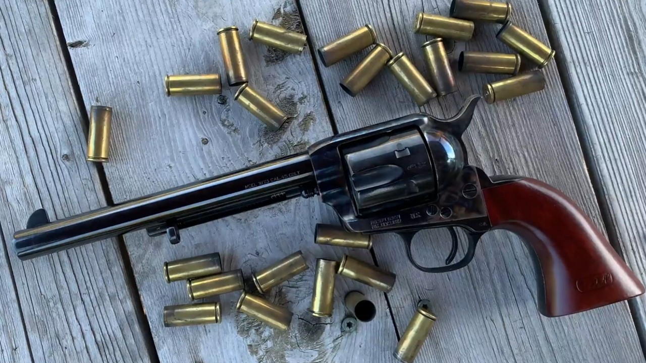 Display M1873 Colt Cavalry 装飾的な金ーリボルバー M1873 Colt Cavalry Single Action Army Revolver - 1873 - Non