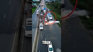 Hidran Air Bocor, Supir ini Langsung Gerak Cepat Buat Nut...