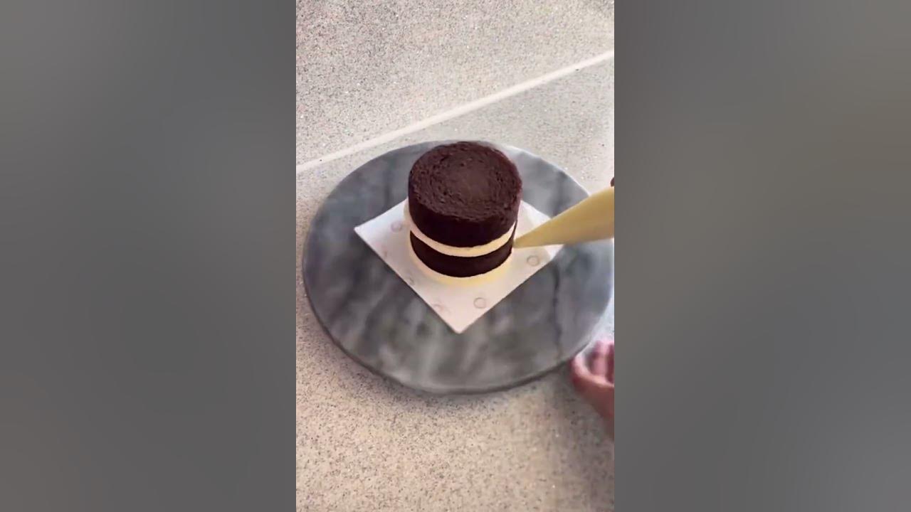 making-a-pink-chocolate-cake-for-littke-girl-s-birthday-trending