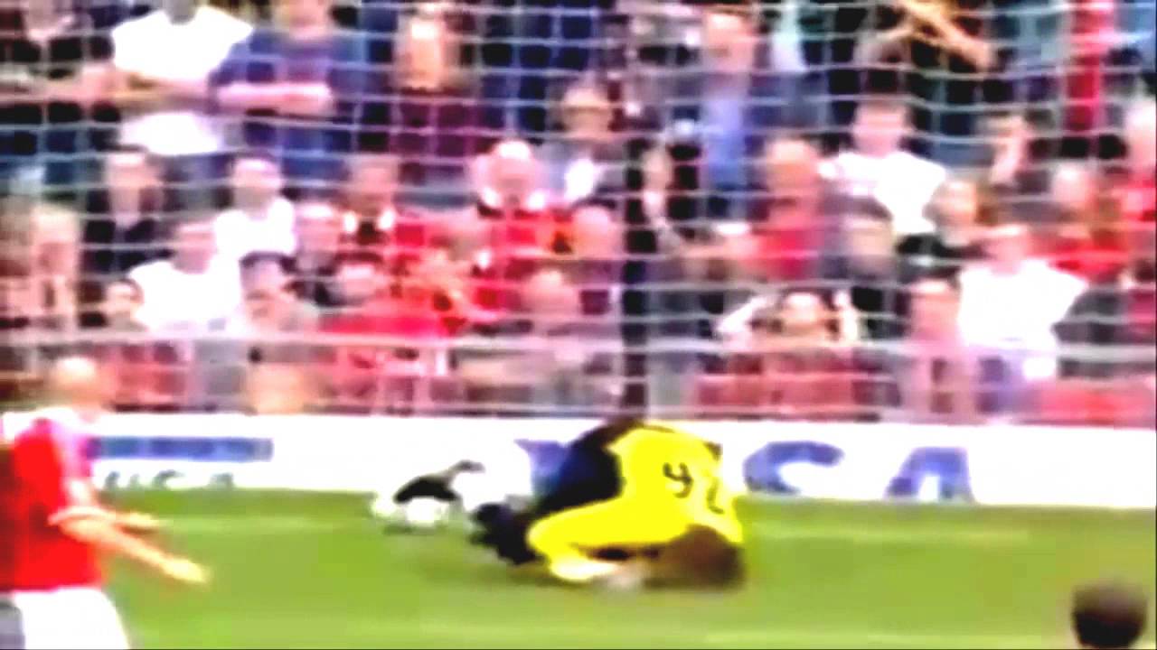 Kejadian Lucu Sepak Bola - YouTube