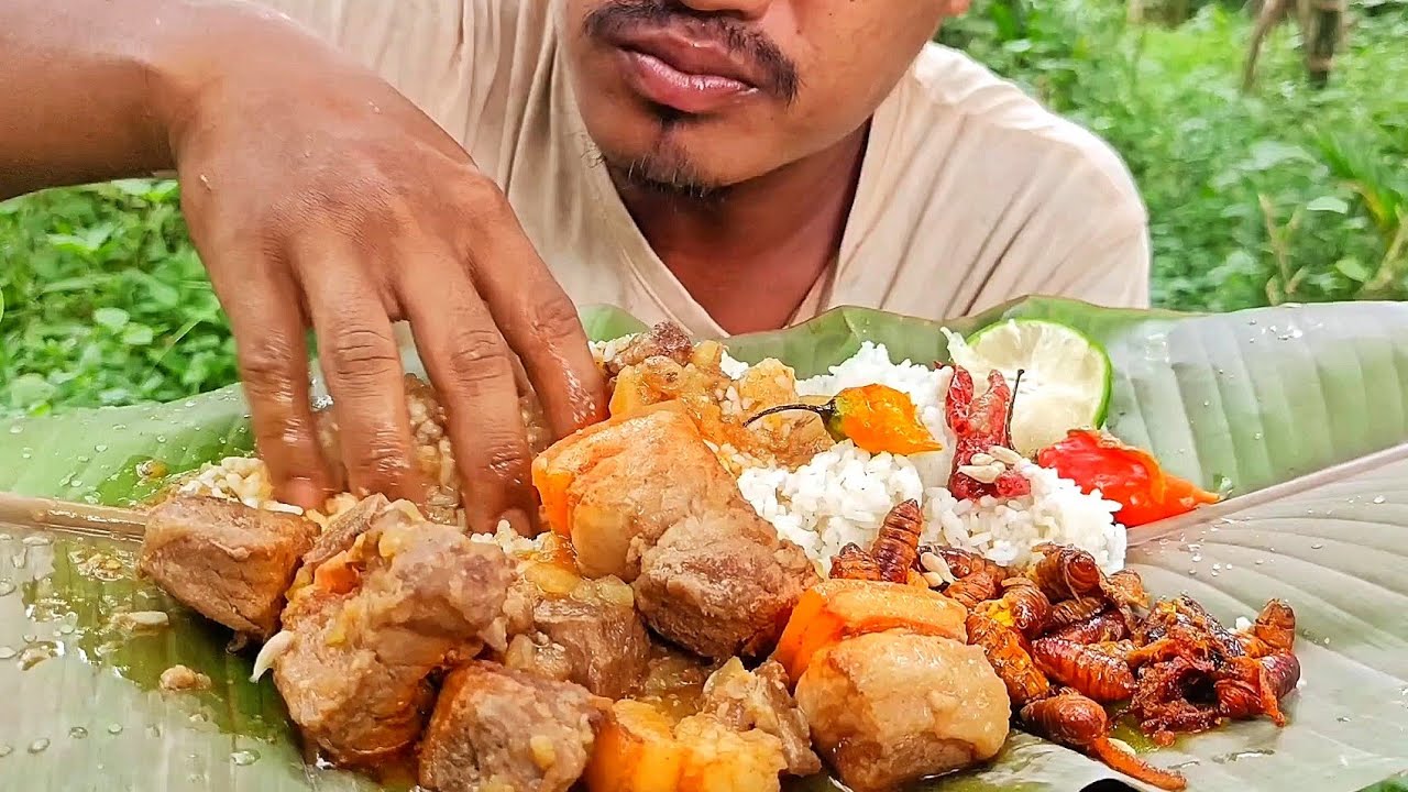 Eating delicious pork belly with spicy silkworm 🌶️🌶️🤤
