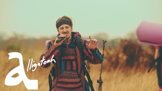 Video thumbnail of "Alligatoah - Ein Problem mit Alkohol (Live in Kenia)"