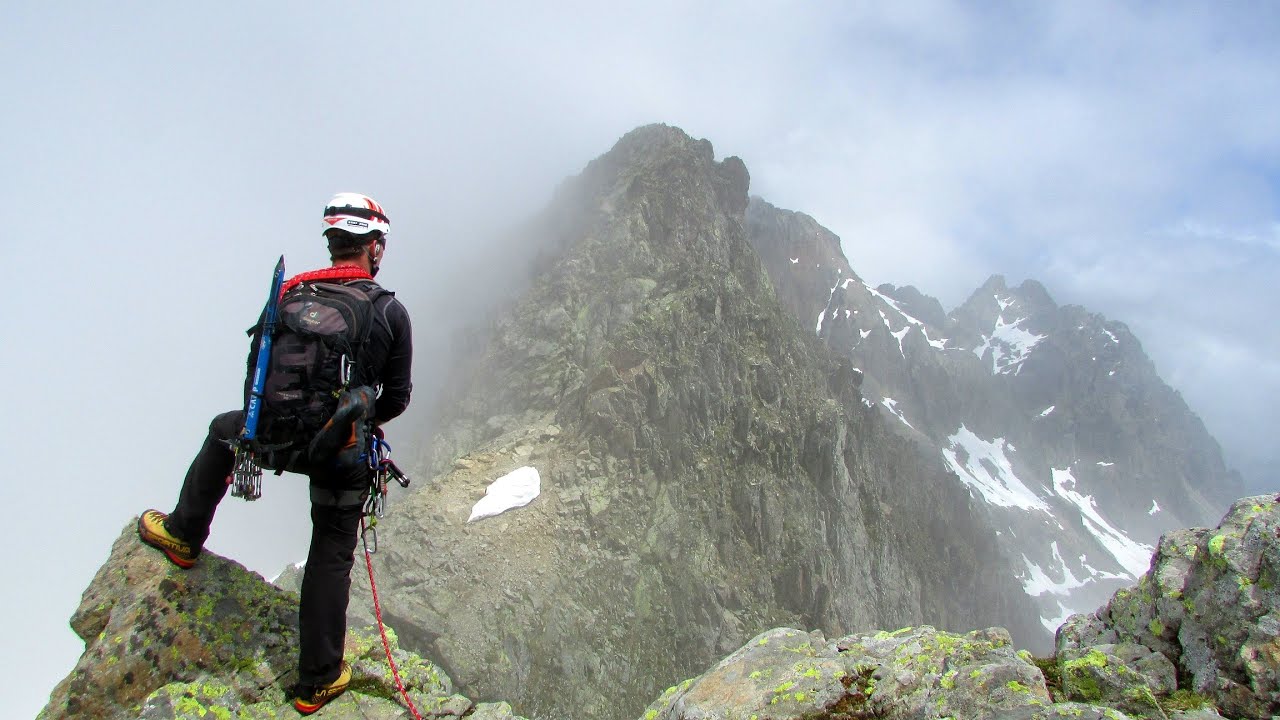Face Est et arête Sud Aiguilles Crochues et Belvédère - YouTube