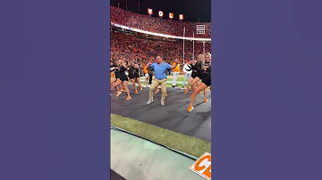 ‘Security Guard’ Busts a Move Alongside University of Tennessee Dancers
