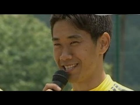 香川真司 Shinji Kagawaがサッカー教室に登場 スーパードリブル披露 岩手県の小学校 Youtube