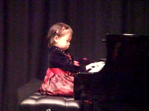 3 years old kid's piano performance "ode to Joy, l...