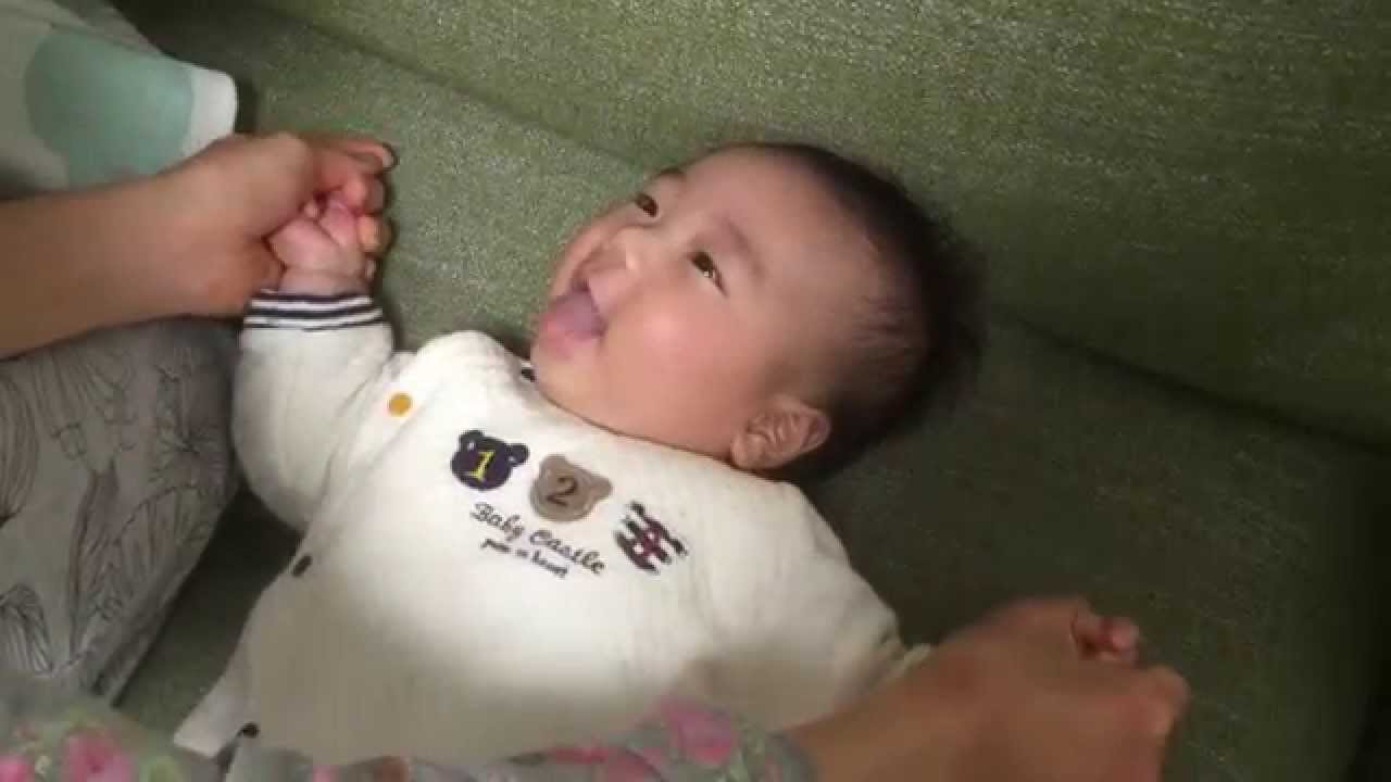 生後3ヶ月 ママとのおしゃべりが楽しくて笑う赤ちゃん かわいいね Iphone 6 Plusで撮影 Youtube