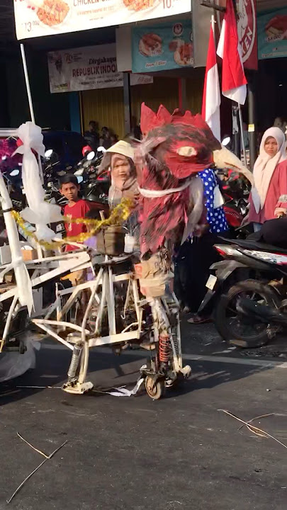 Kreatif banget bikin robot ayam di karnaval pakai sepeda motor #karnaval #agustus
