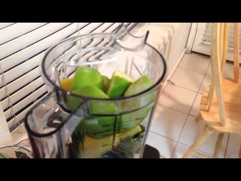 how-to-make-green-smoothie--pineapple-banana-granny-smith-apple---vitamix-750