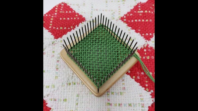 30 Ways to Weave a Potholder: Color Patterns in Plain Weave for the Potholder  Loom (Weaving on the Potholder Loom) by Goerl, Wendy: Very Good Soft cover  (2014) 1st Edition.