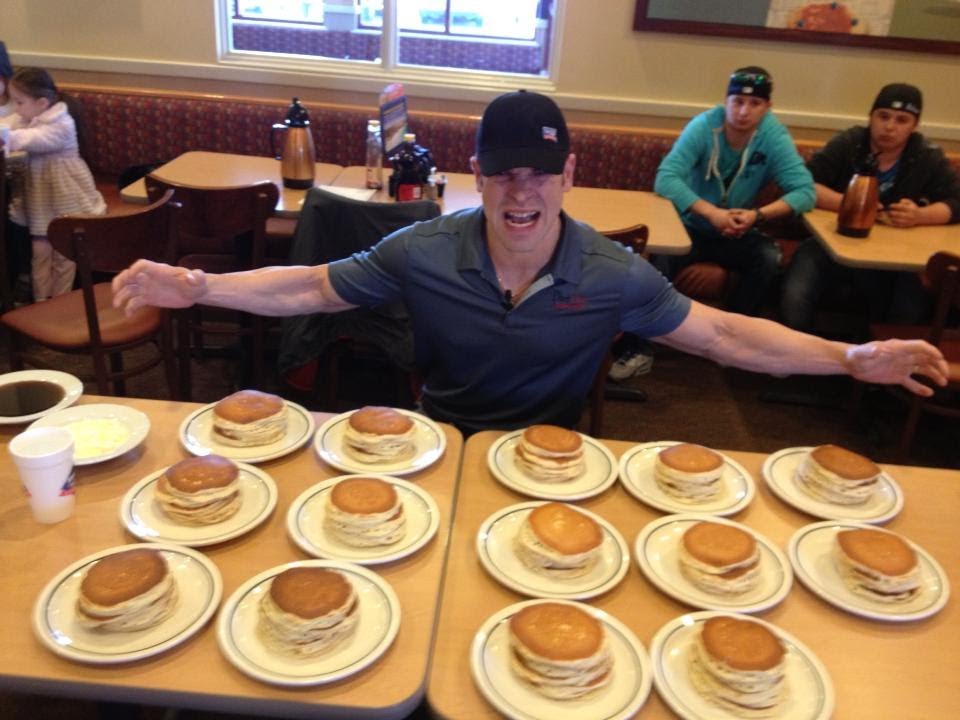 The IHOP Pancake Record vs Jamie "The Bear" McDonald - YouTube