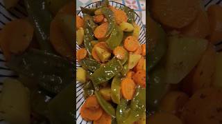 Pois Mange Tout, Carottes, Pommes De Terre. Snow Peas, Carrots, Potatoes.