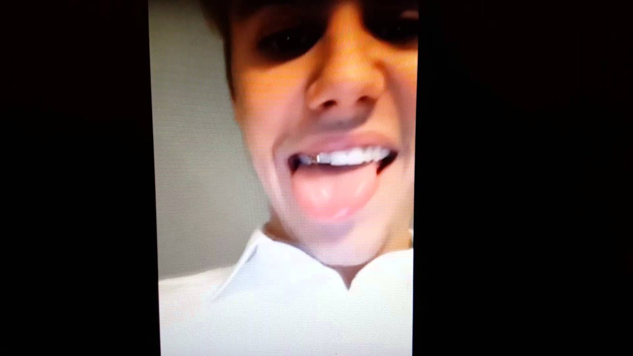 Justin Bieber shows off gold tooth via Snapchat. YouTube