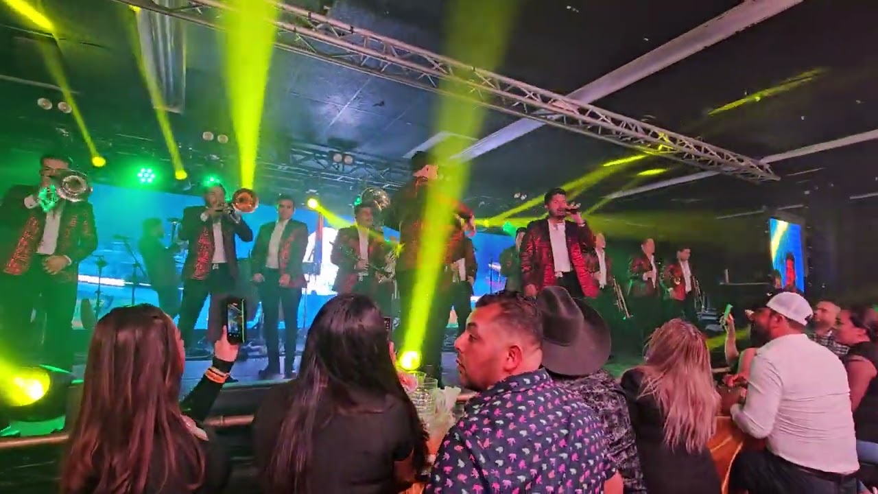 Presentacion El sinaloense El viejon La Adictiva En chispas discote Indianapolis usa