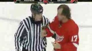 Corey Perry vs. Dallas Drake 10/03/07