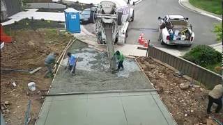 Заливают бетоном вьезд к дому (Америка/США)