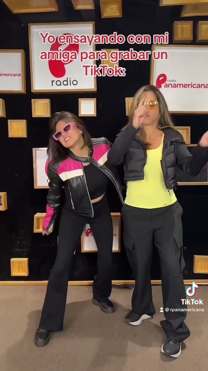 Yo ensayando con mi amiga para grabar un TikTok: