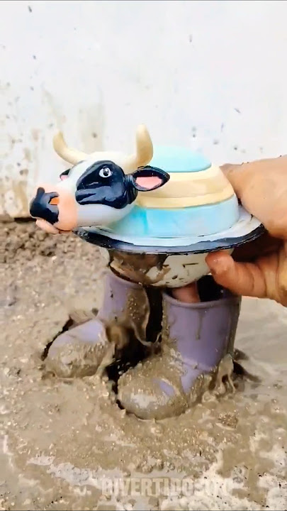 LA VACA SATURNO SATURNITA GETS SOME FUN WITH HER NEW BOOTS #Shorts