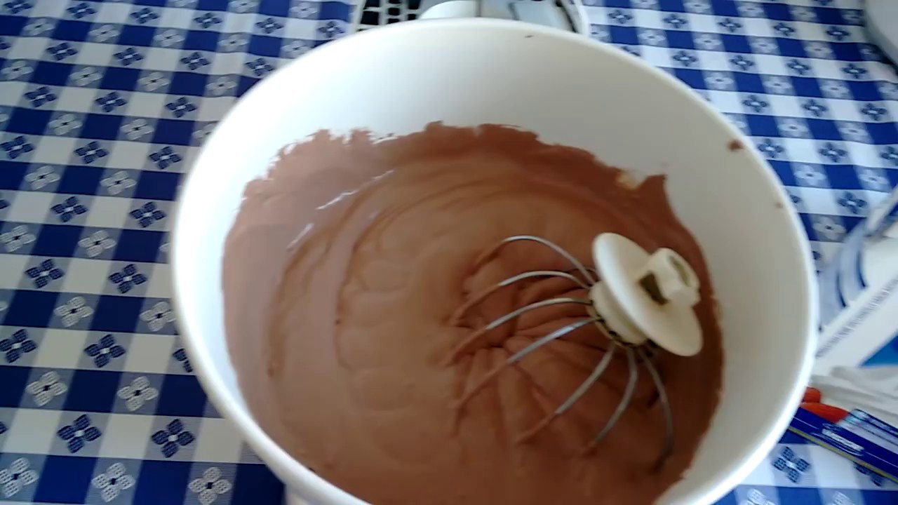 COMO FAZER CHANTILLY DE CHOCOLATE