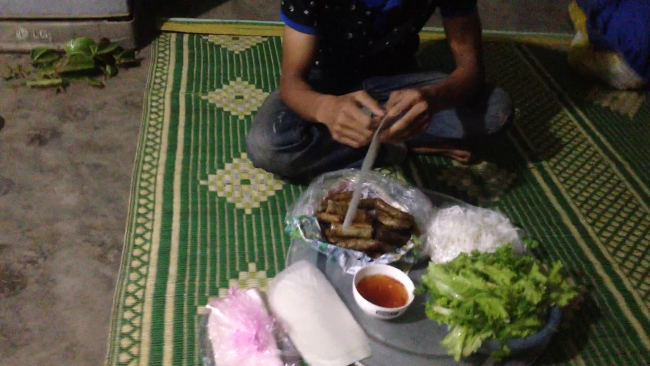 Ăn ram cuối quấn rau sống thơm ngon - YouTube