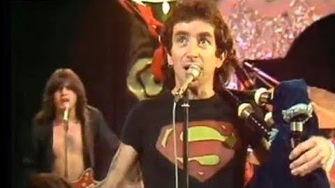 AC/DC - The story behind the bagpipes , Its a long way to the top.