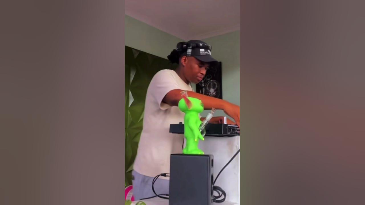 Mark Ronson feat. Bruno Mars - Uptown funk, but it’s Afro house #afrohouse #remix #dj #classic Mark Ronson feat. Bruno Mars - Uptown funk, but it’s Afro house #afrohouse #remix #dj #classic