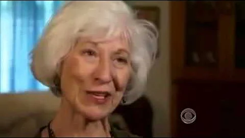 15 Year Old Boy Repays An Elderly Woman Who Was Ro...