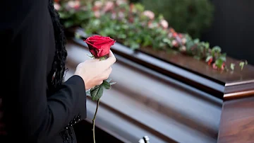 Почему нельзя целовать покойника в губы?