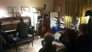 Vladimir Torres Trio : Interlude 5 One For The Darkness