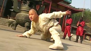 [Kung Fu Movie] 10 experts besiege a lad, but he displays unparalleled martial arts, defeating them!