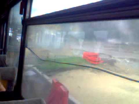 В окне автобуса поплыл военкомат. Вода в окне автобуса. Стеклопакет Автобусный. Вода в стеклопакете автобуса. Конденсат в окне автобуса.